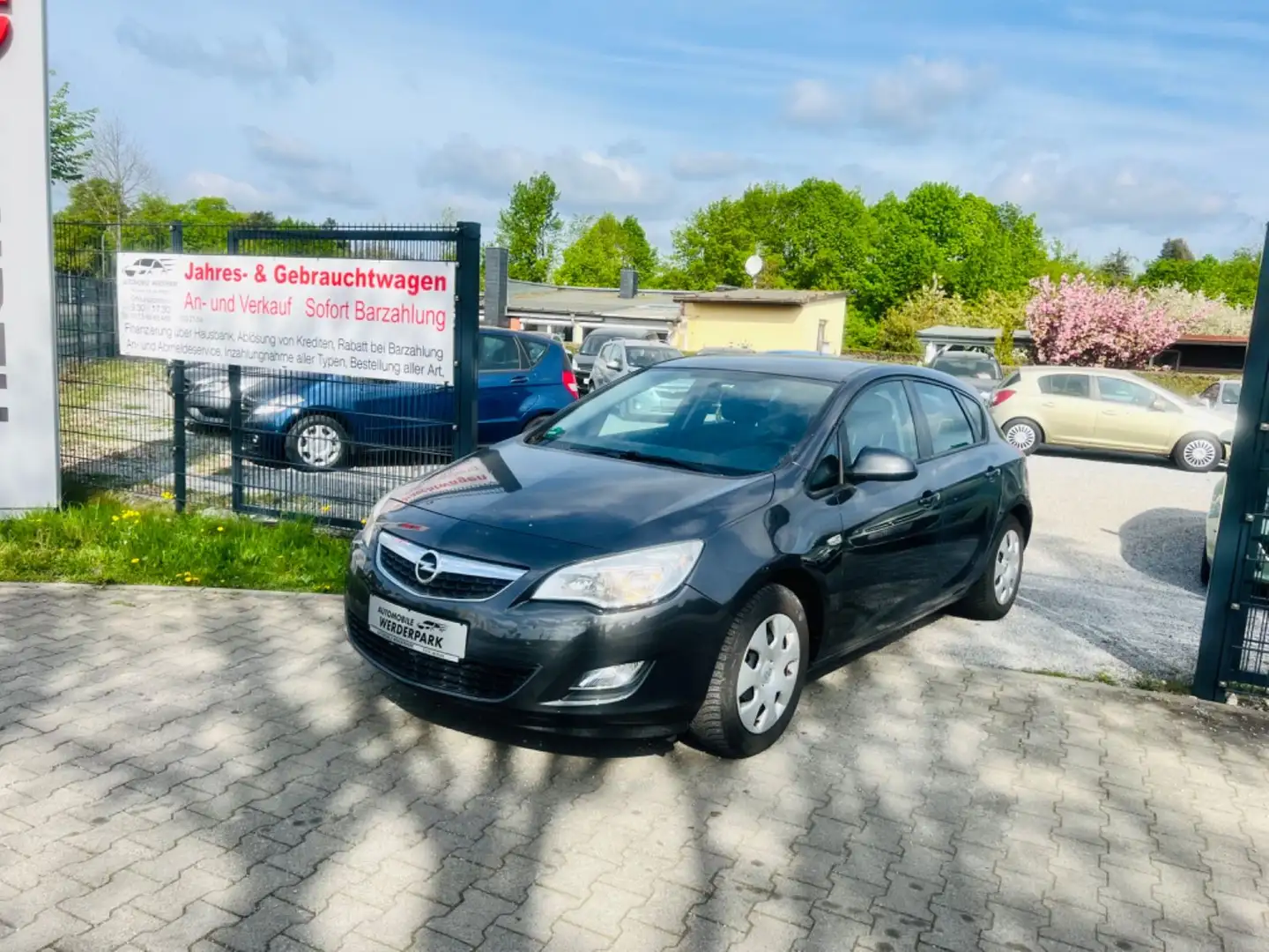 Opel Astra J Lim. 5-trg. Selection Grau - 1