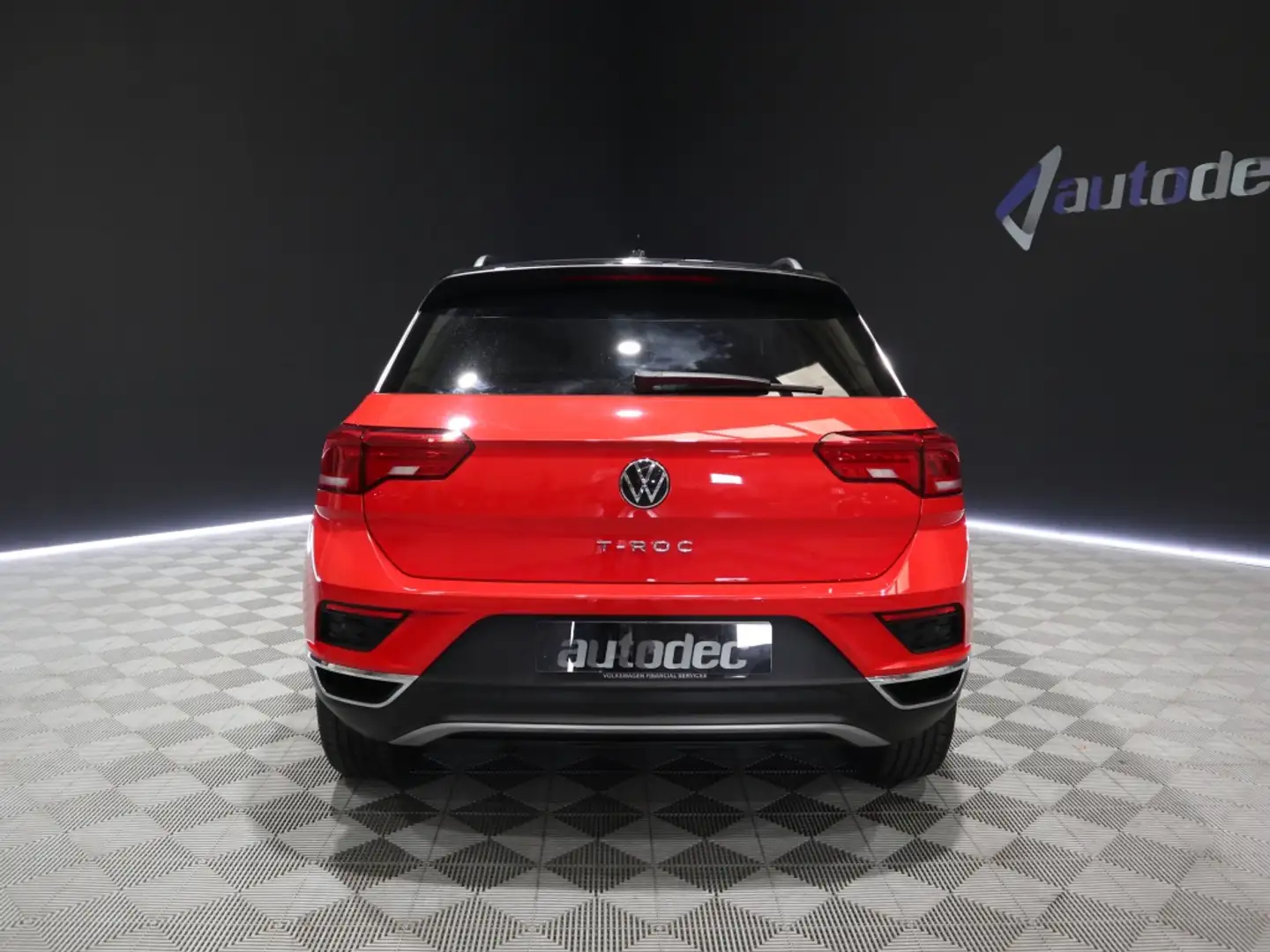 Volkswagen T-Roc 1.0 TSI Advance 81kW Rojo - 2