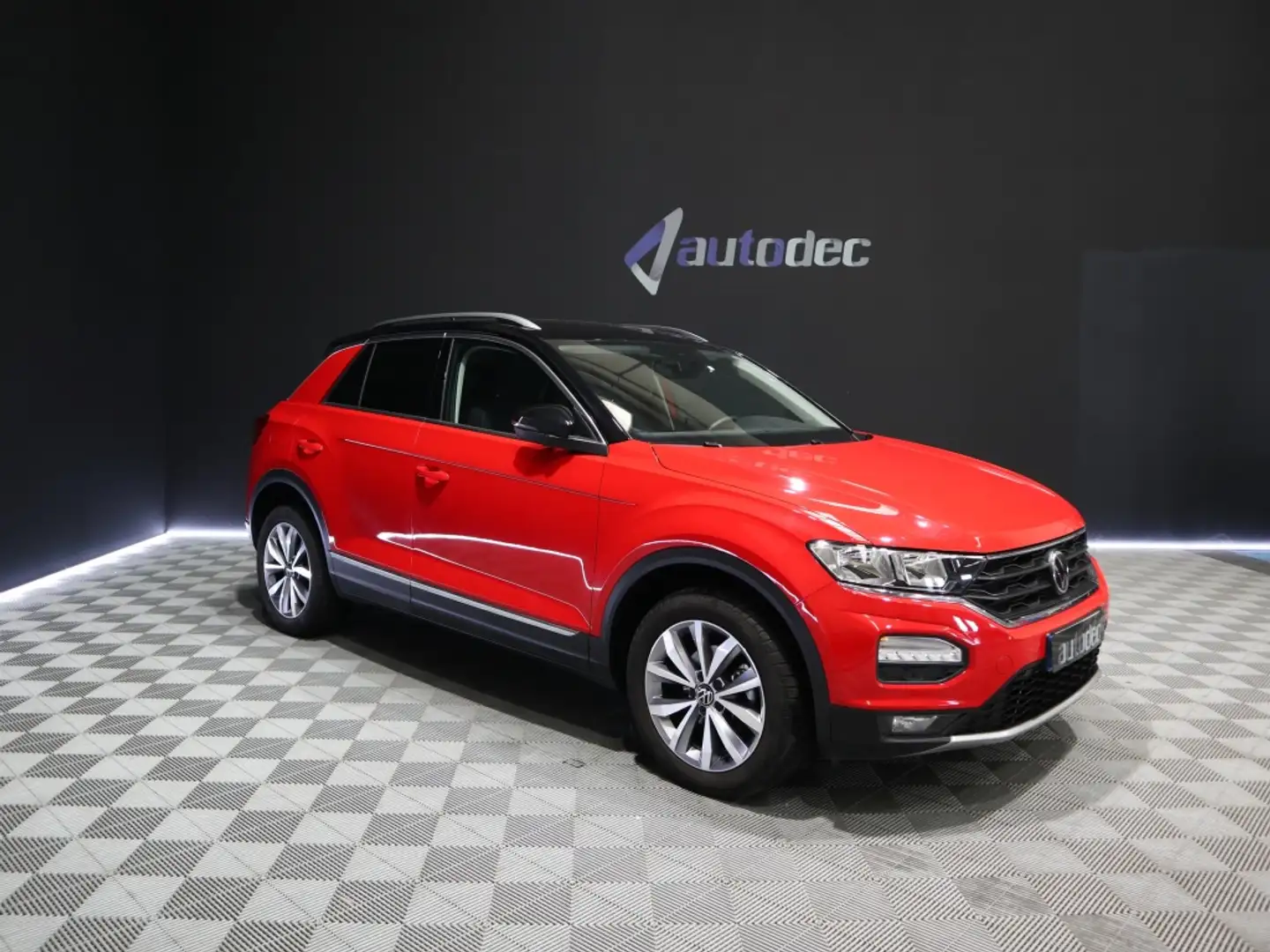 Volkswagen T-Roc 1.0 TSI Advance 81kW Rojo - 1