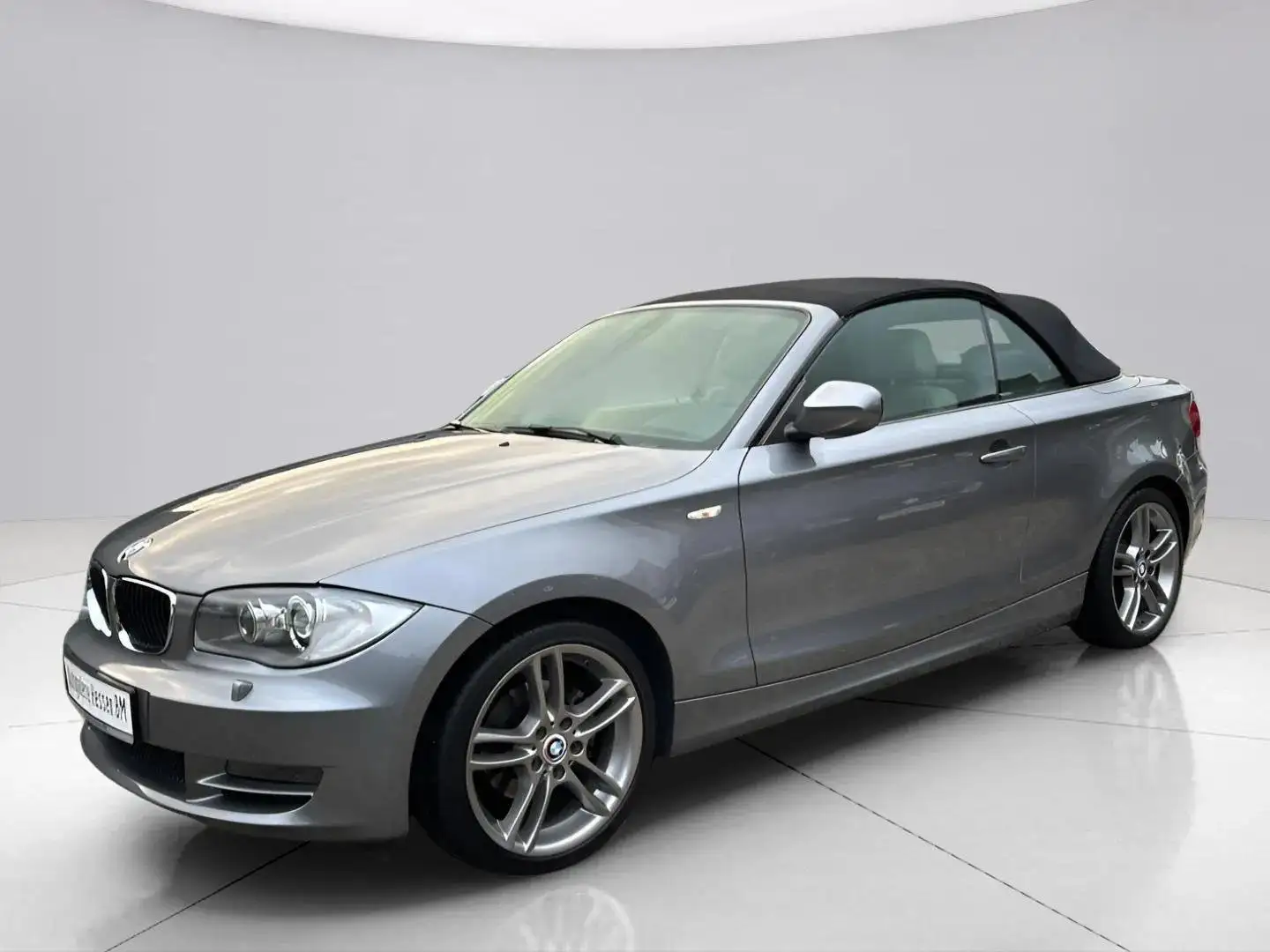 BMW 118 118i*SHZ*Temp.*Navi*PDC*BT*AUX*USB*ALU*Leder*Klima Grijs - 1