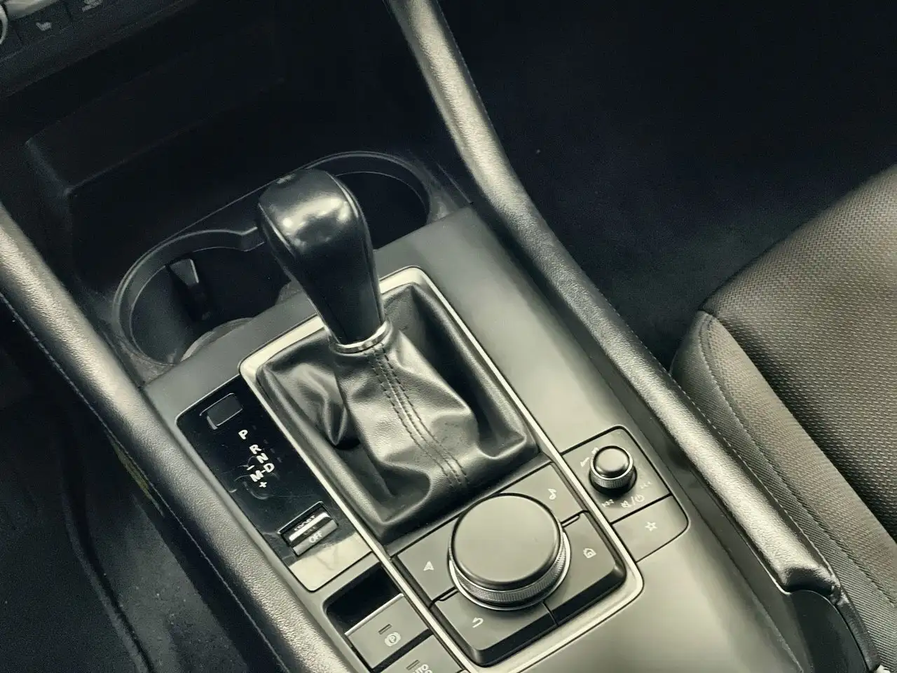Mazda 3 снимка Mazda 3