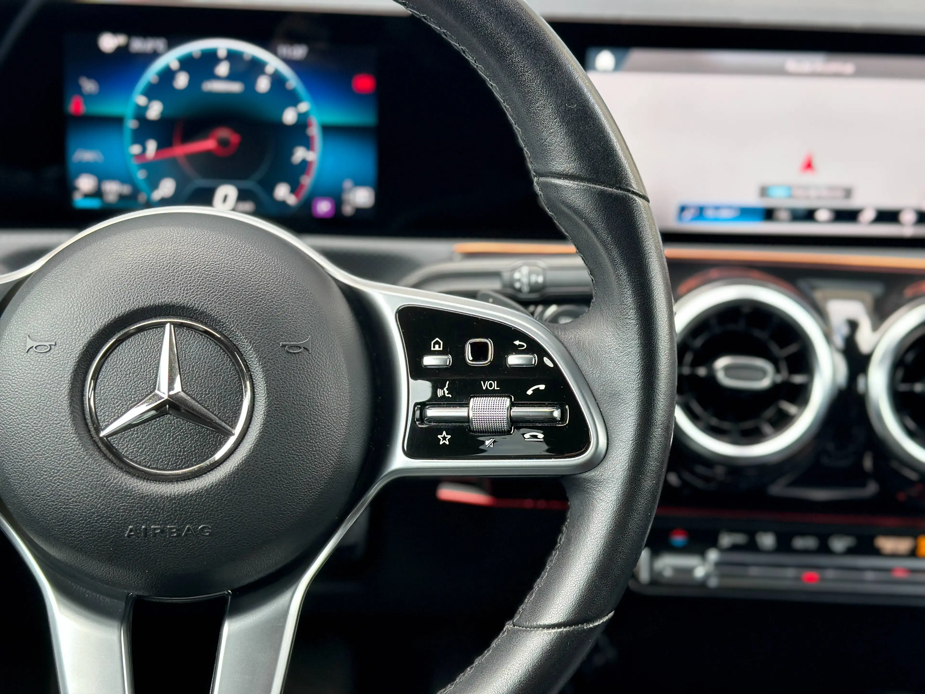 Mercedes-Benz CLA 180 CLA 180 Break / LED / Pano. / Cuir / Garantie — photo 15