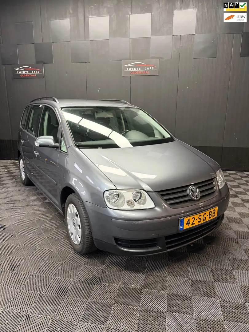 Volkswagen Touran 1.6-16V FSI Turijn | Clima | Cruise | Nieuwe APK | Grijs - 1