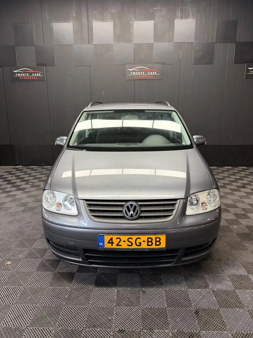 Volkswagen Touran 1.6-16V FSI Turijn | Clima | Cruise | Nieuwe APK | Grijs - 2