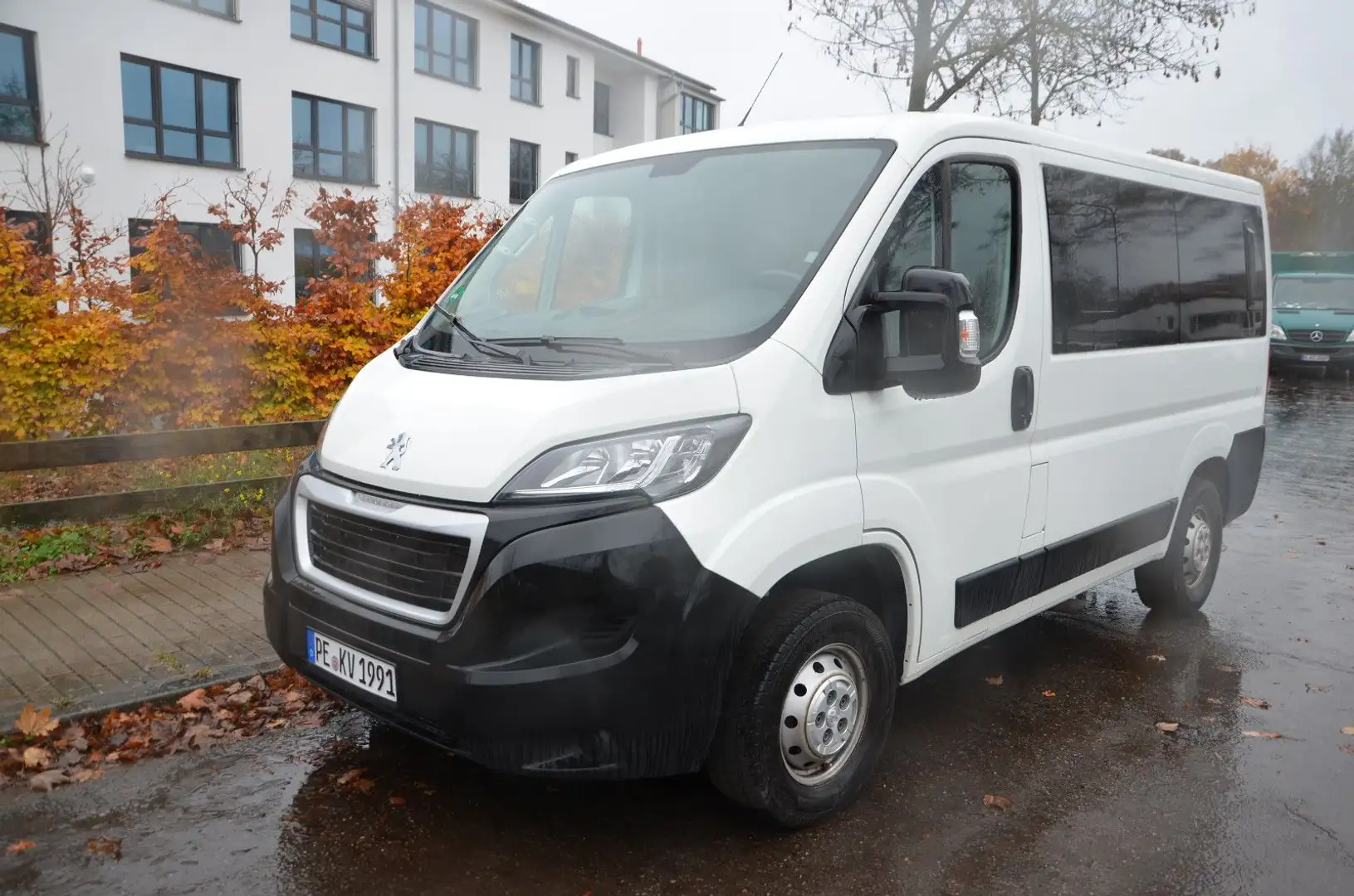 Peugeot Boxer Kombi 330 L1H1 *9 SITZER*NAVI*KLIMA Weiß - 1