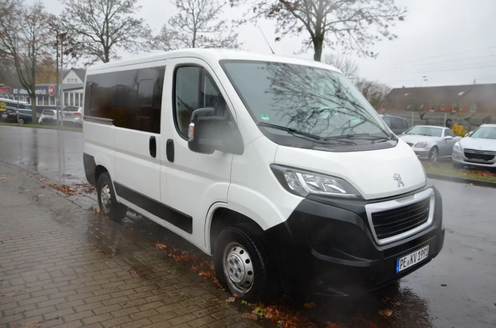 Peugeot Boxer Kombi 330 L1H1 *9 SITZER*NAVI*KLIMA Weiß - 2