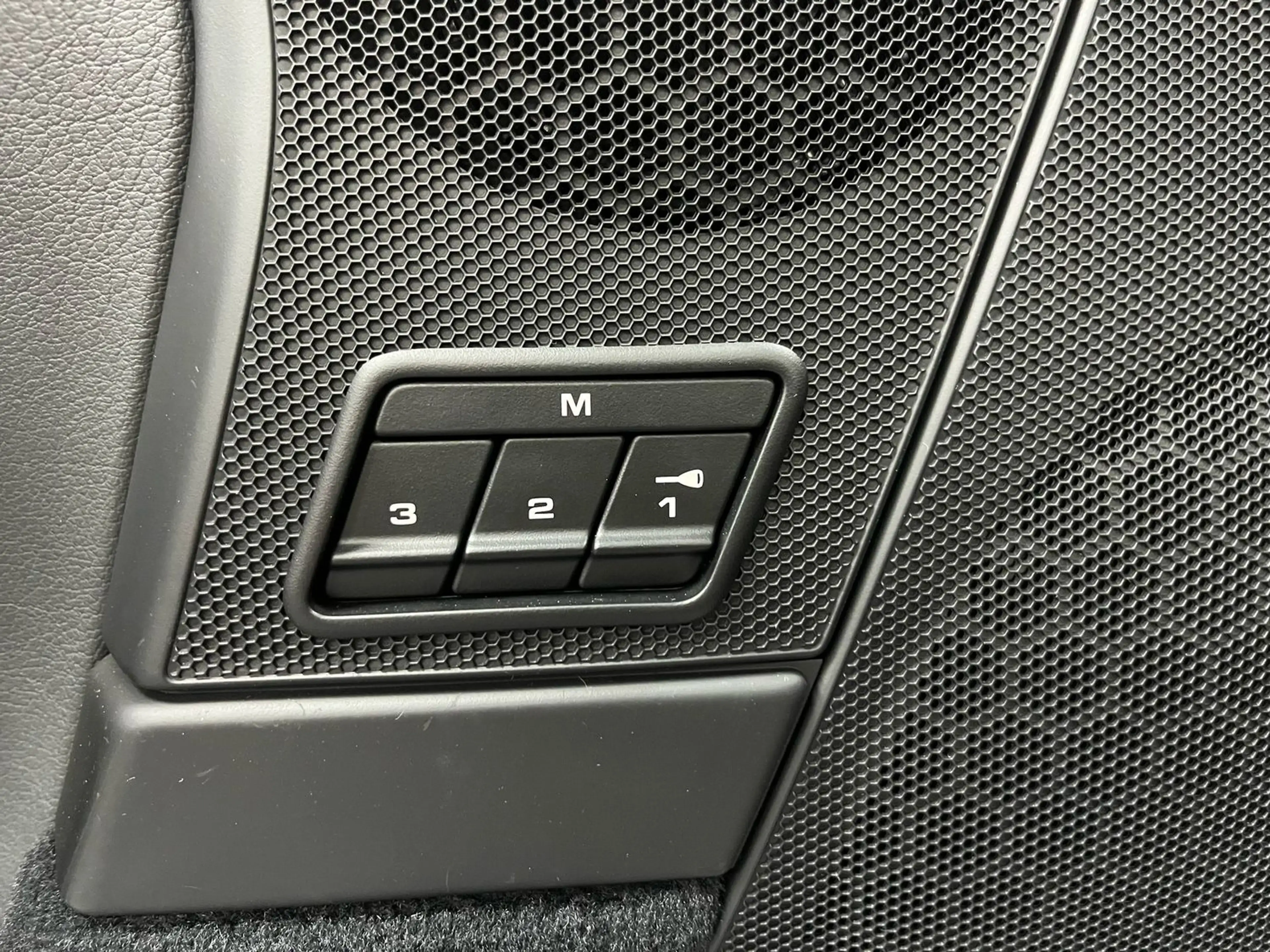 Porsche 911 Carrera S Cabrio/PDK/Sitzbelüftung/SHZ — photo 15