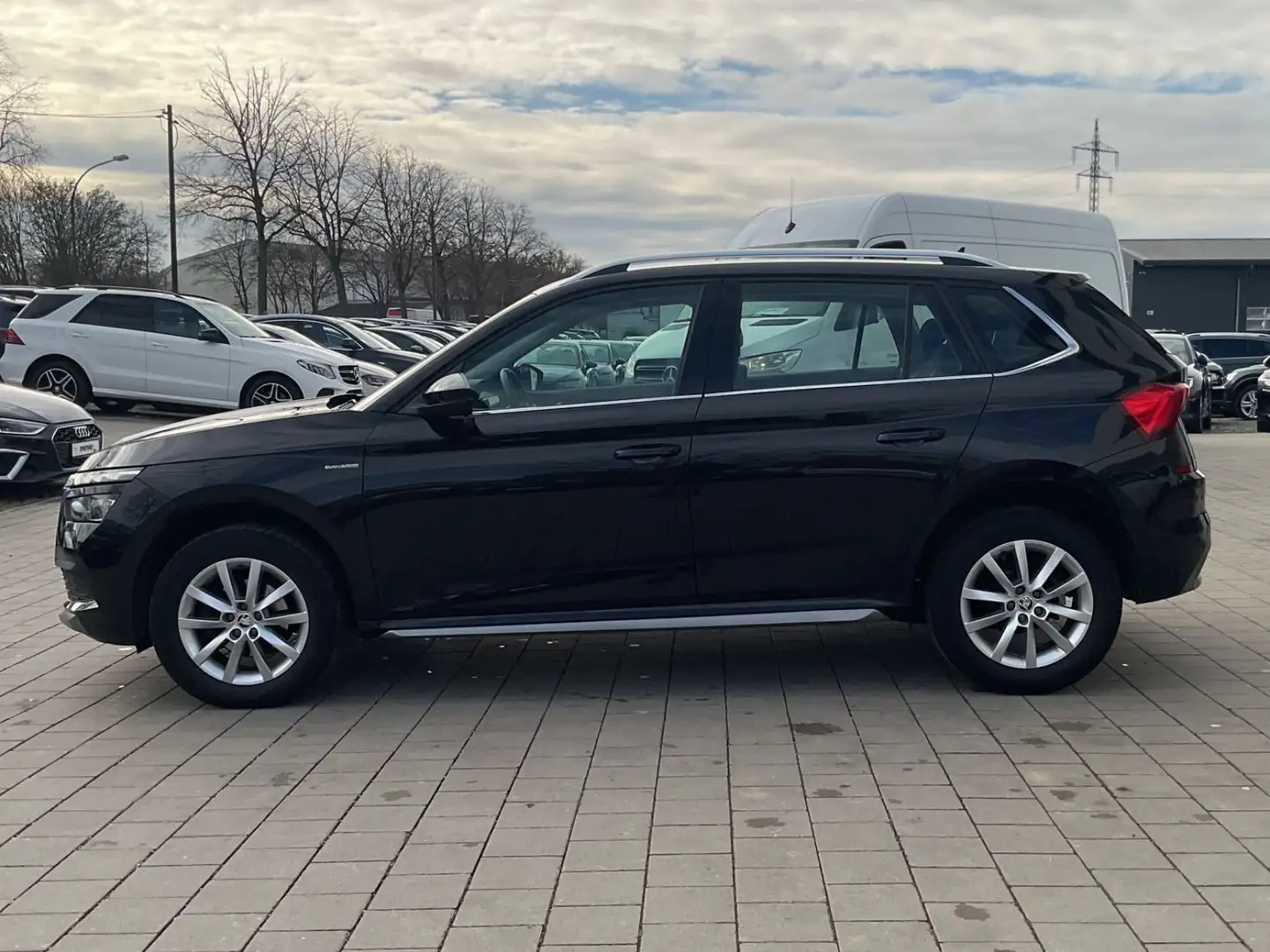 Skoda Kamiq Style 1,0 TSI DSG Keyles Lane LED Navi SHZ Schwarz - 2