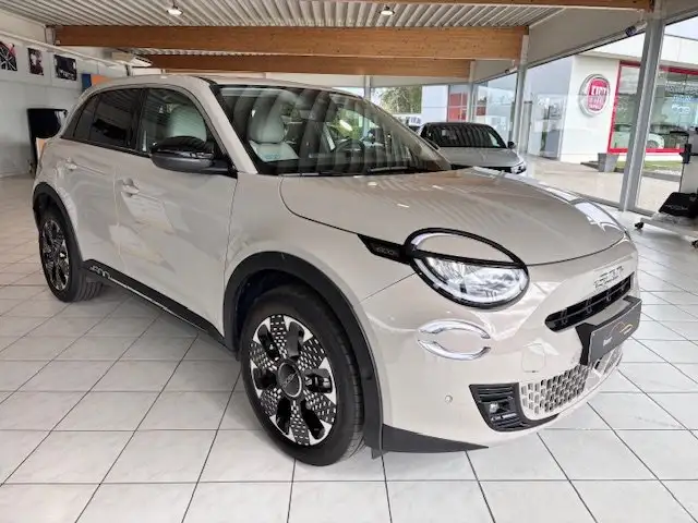 Fiat 600 Hybrid La Prima/GPS/Camera/Winterpack