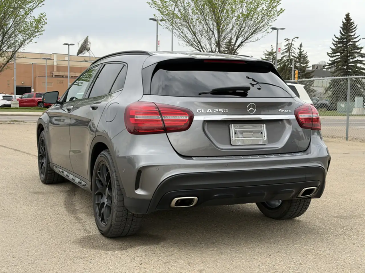 Mercedes-Benz GLA снимка Mercedes-Benz GLA