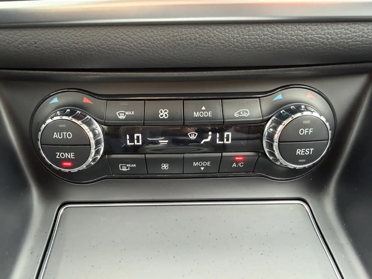 Mercedes-Benz GLA снимка Mercedes-Benz GLA