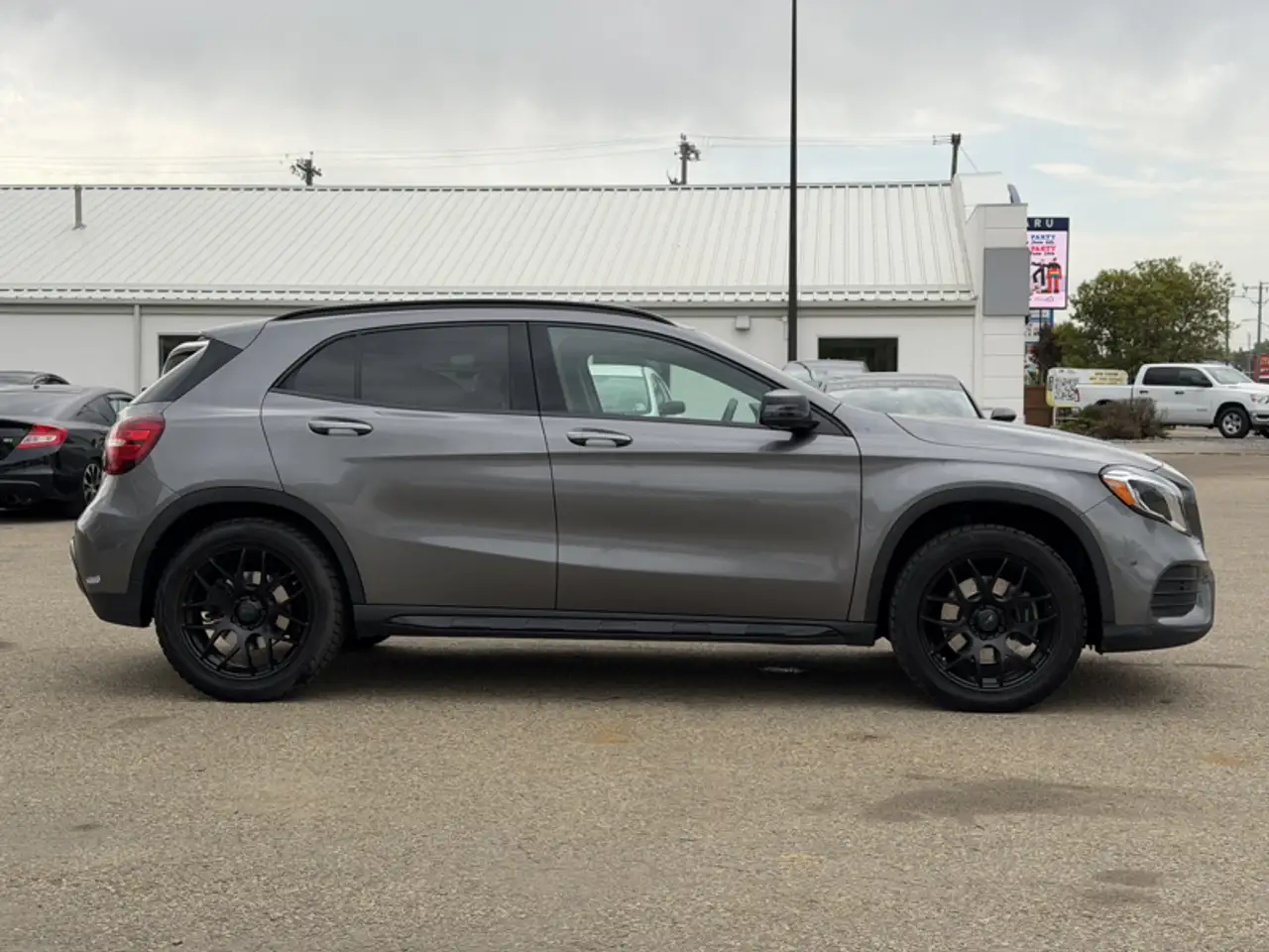 Mercedes-Benz GLA снимка Mercedes-Benz GLA