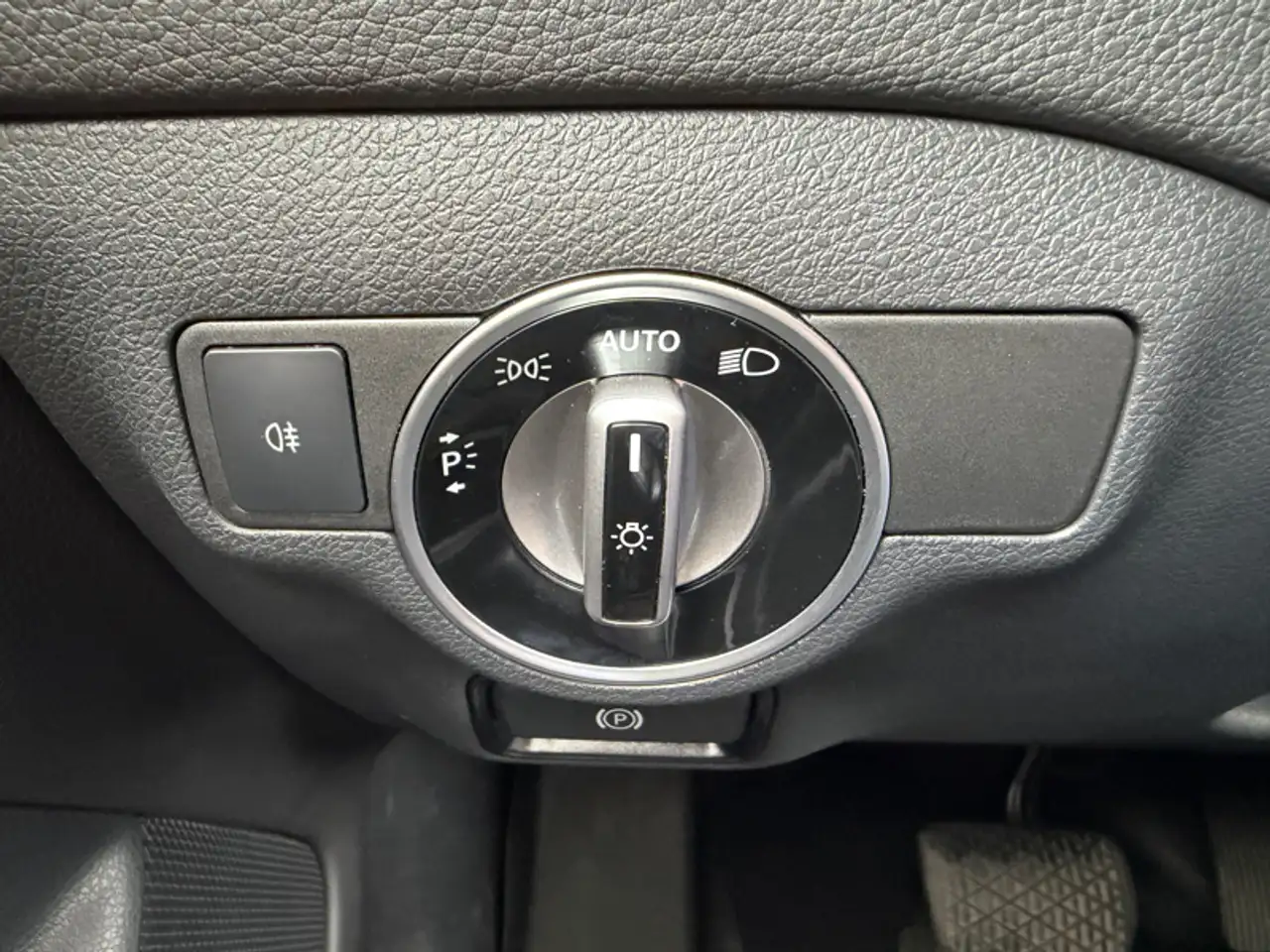 Mercedes-Benz GLA снимка Mercedes-Benz GLA