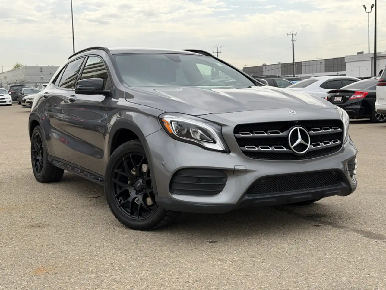 Mercedes-Benz GLA снимка Mercedes-Benz GLA