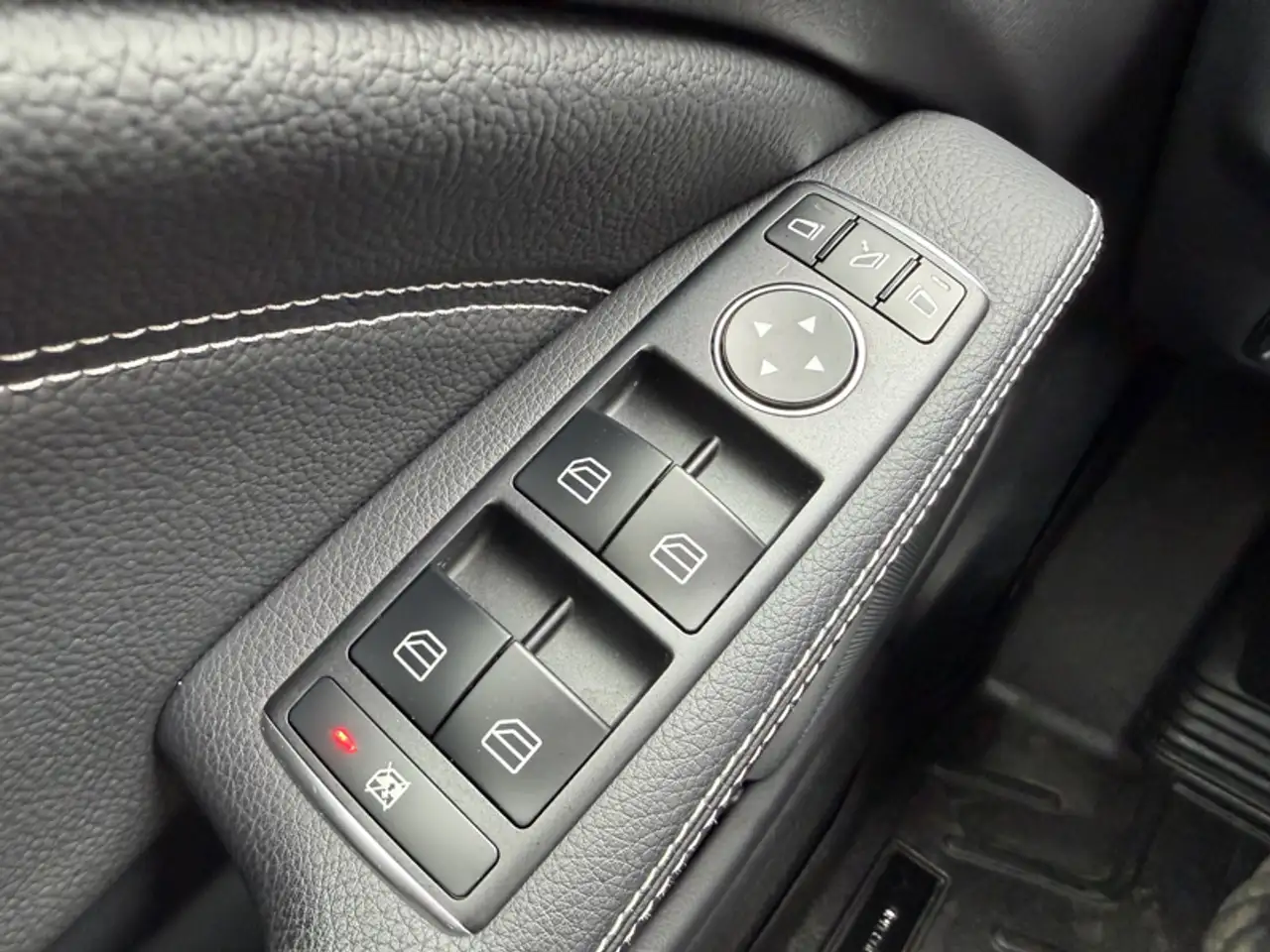 Mercedes-Benz GLA снимка Mercedes-Benz GLA