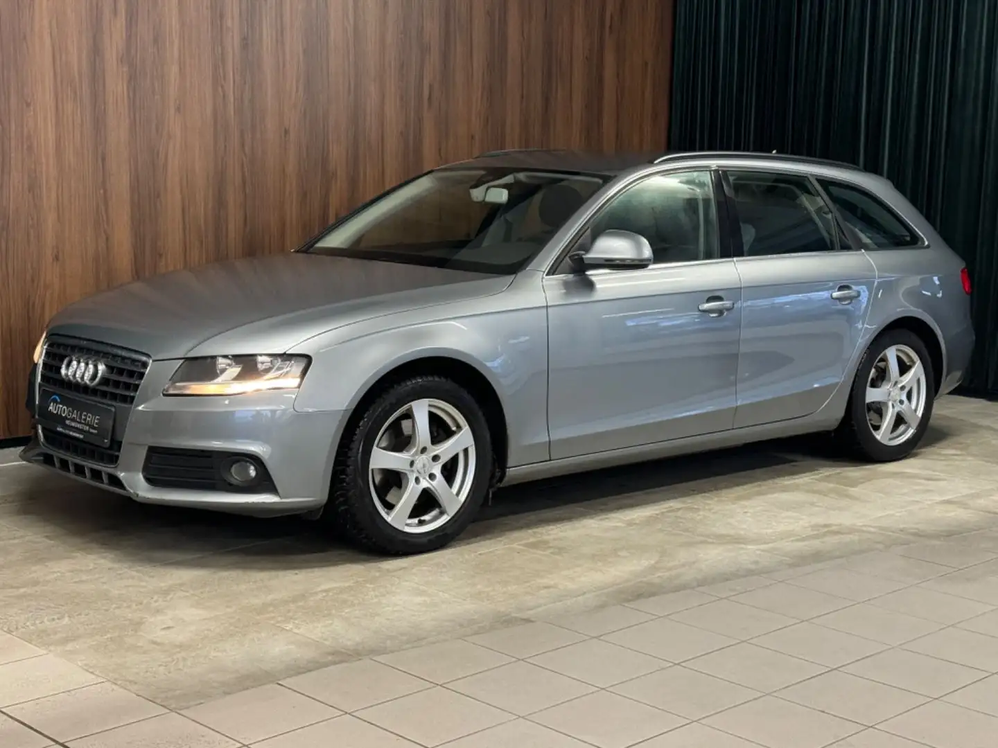 Audi A4 Avant Ambition°8 fach bereift°Navi°PDC° Grau - 1