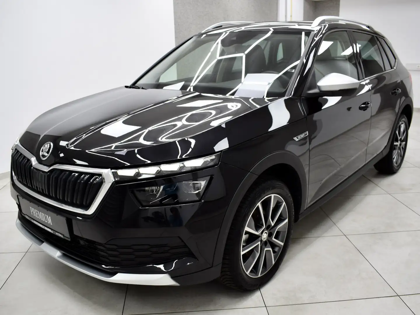 Skoda Kamiq 1.0 TSI Scout DSG Navi LED VCockpit RCam Black - 2
