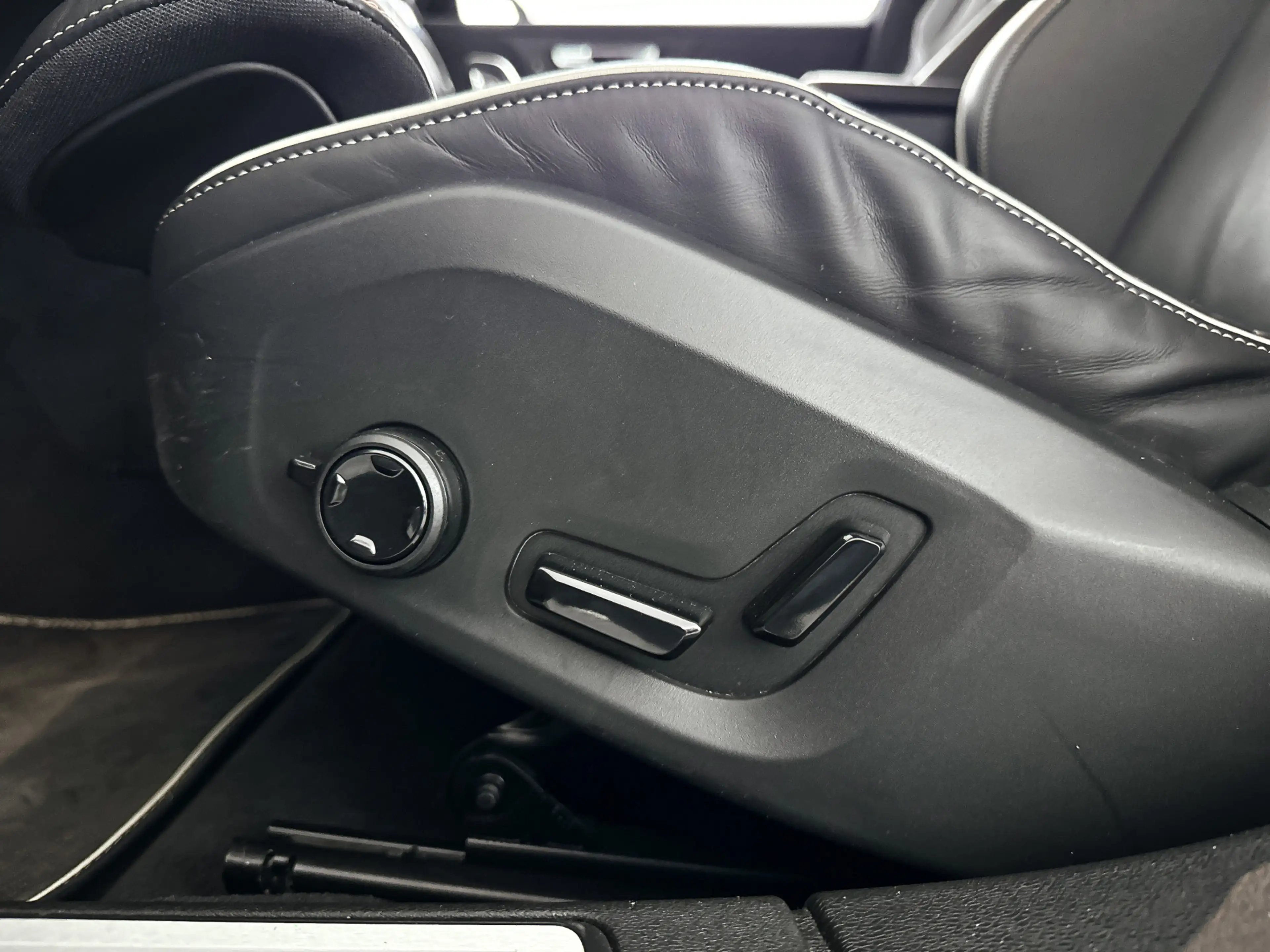 Volvo S60 B4 R-Design | Park Assist | Stoel- en Stuurverwarm — photo 7