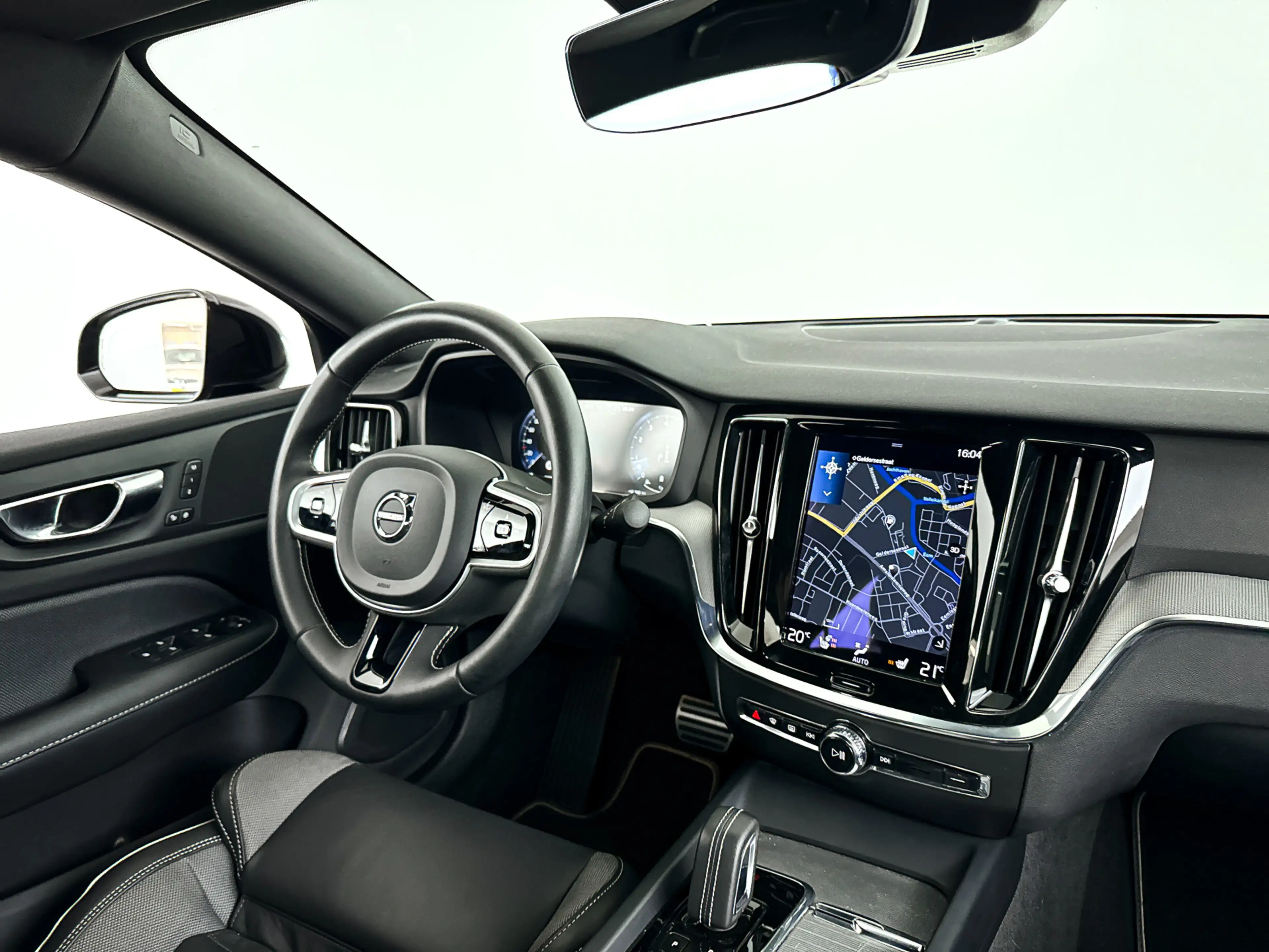 Volvo S60 B4 R-Design | Park Assist | Stoel- en Stuurverwarm — photo 3
