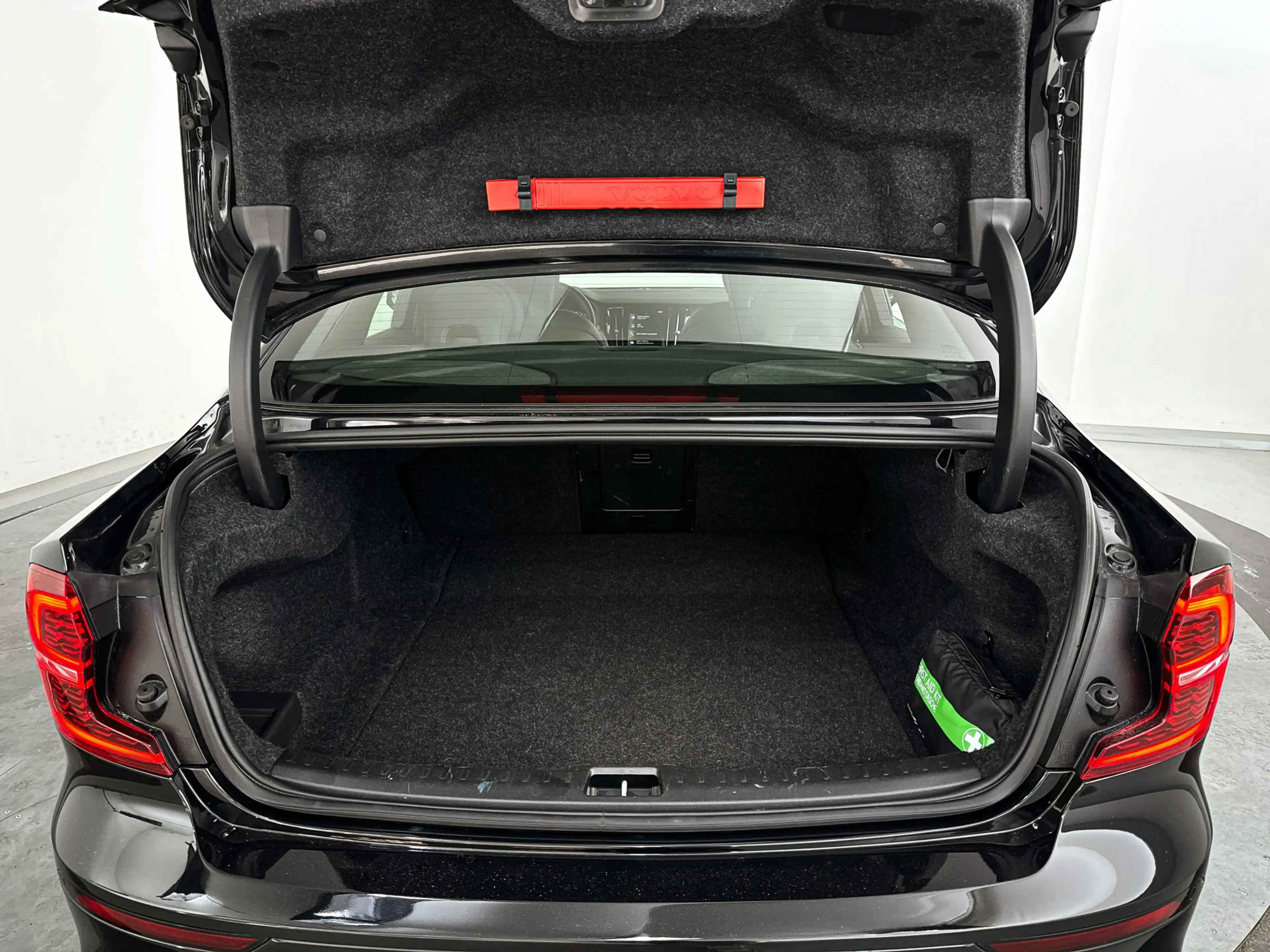 Volvo S60 B4 R-Design | Park Assist | Stoel- en Stuurverwarm — photo 14