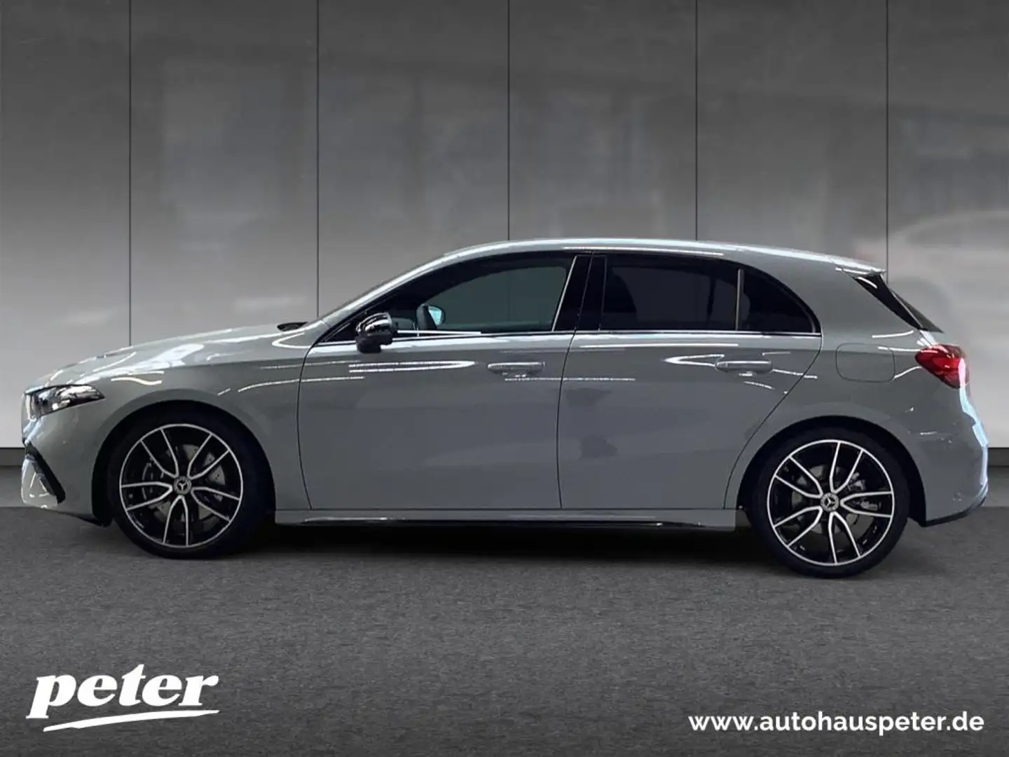 Mercedes-Benz A 220 4MATIC Kompaktlimousine +MBUX+AMG+Perf-AGA Šedá - 1