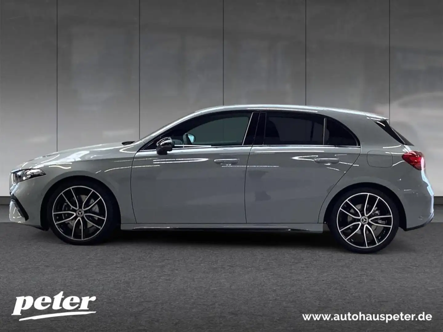 Mercedes-Benz A 220 4MATIC Kompaktlimousine +MBUX+AMG+Perf-AGA Gris - 2
