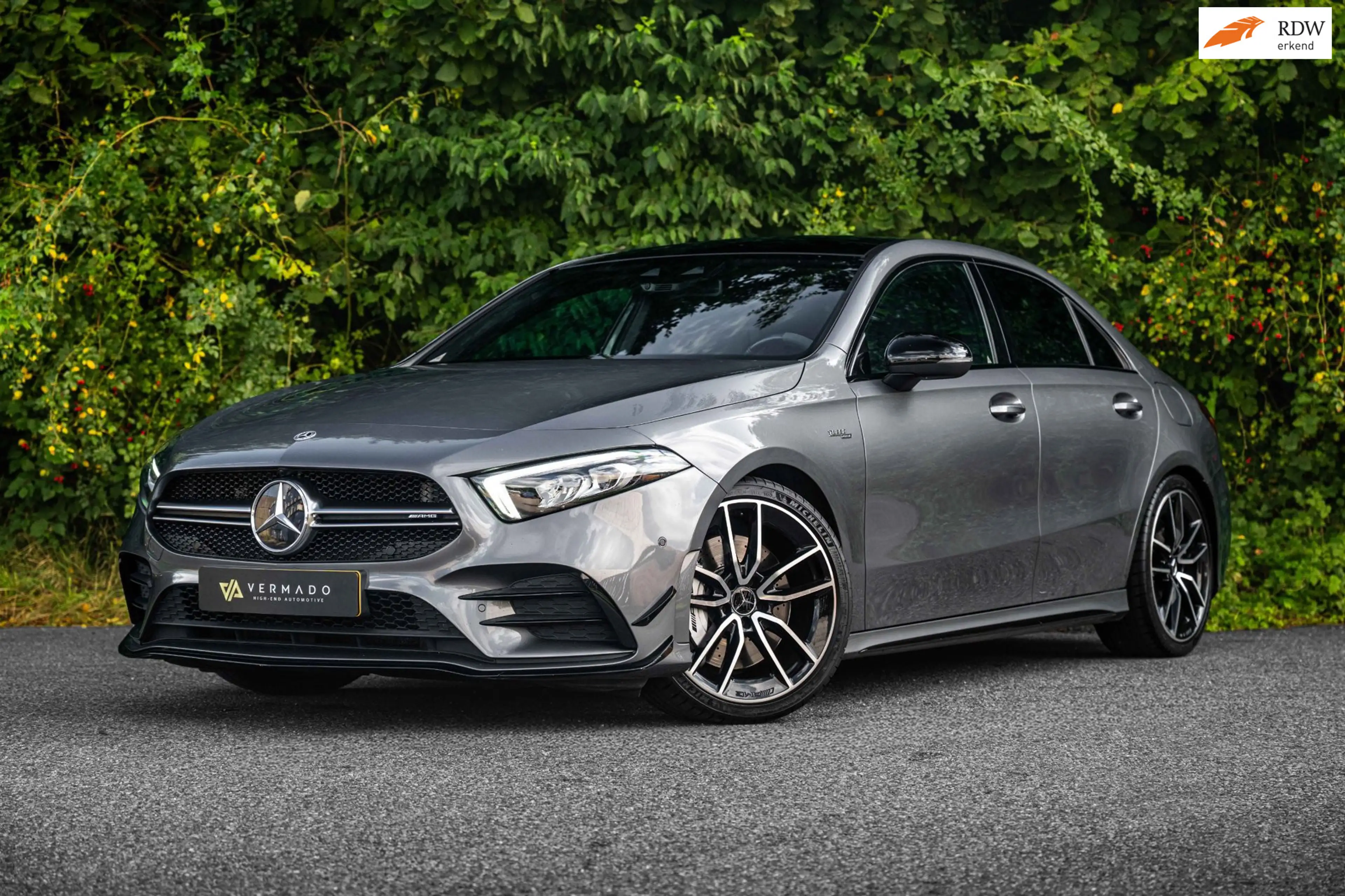 Mercedes-Benz A 35 AMG 4MATIC Premium Plus Performance-stuurwiel Pano Sch