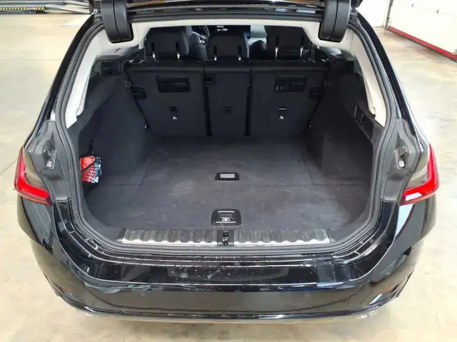 BMW 3 Series view 15