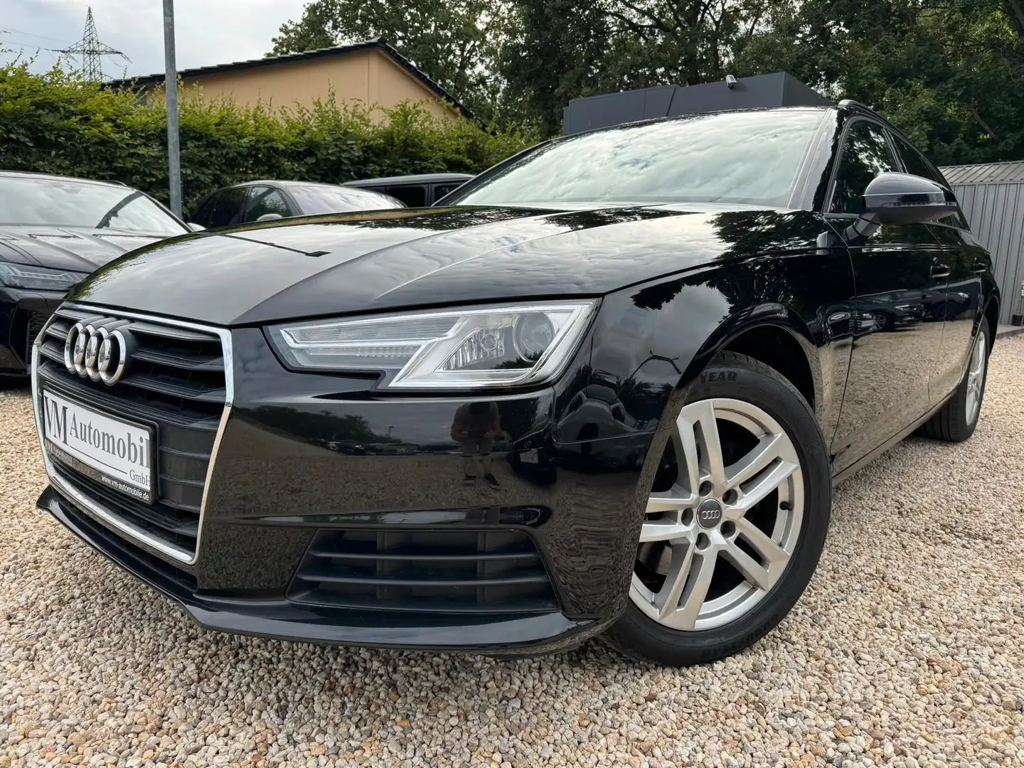 Audi A4 2.0 TDI Automatik*Tempomat*Navigation*SitzHz. Schwarz - 1