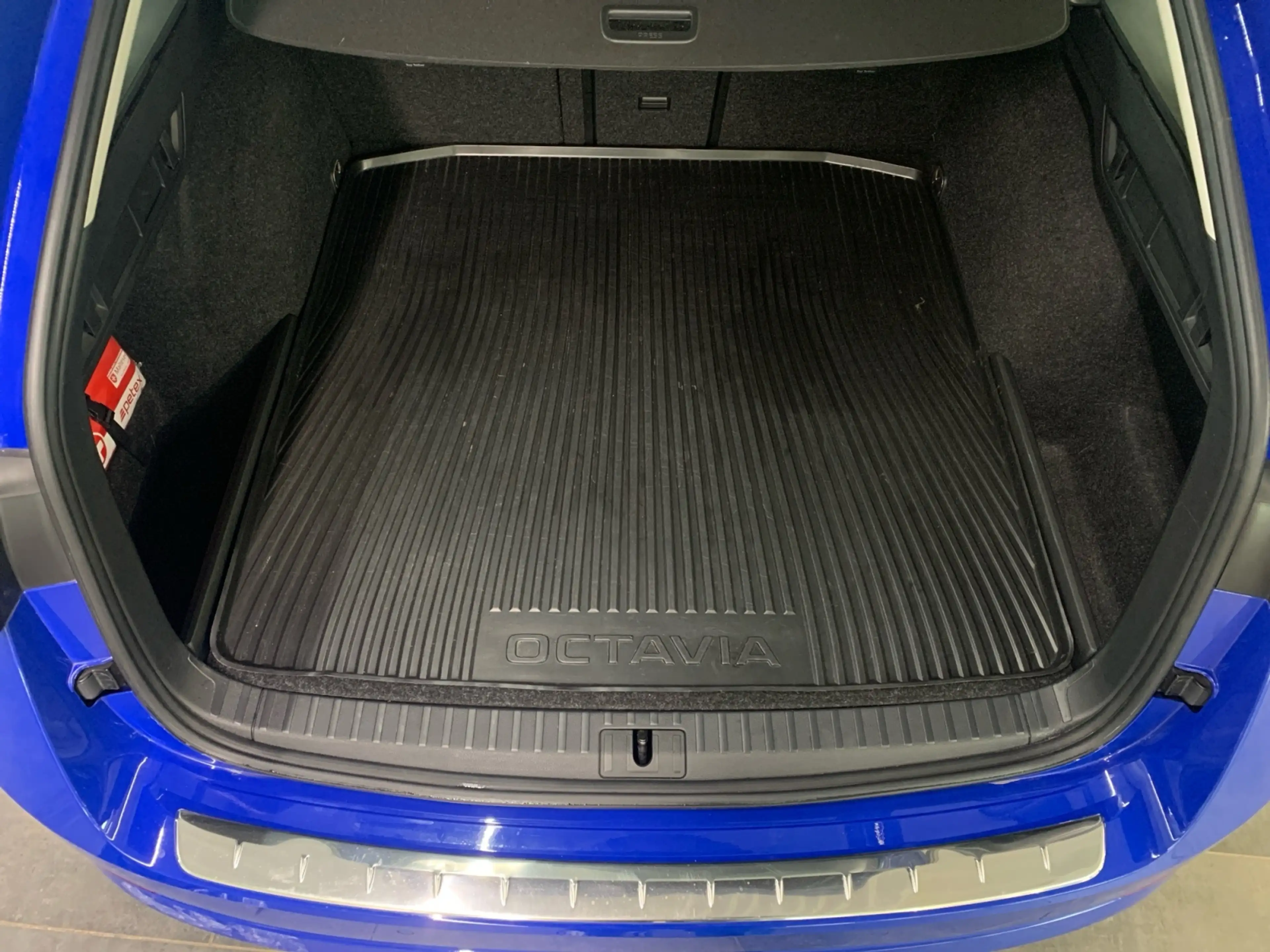 Skoda Octavia Combi Ambition 1.4 TSI iV NAVI APP ACC KESSY SHZ — photo 13