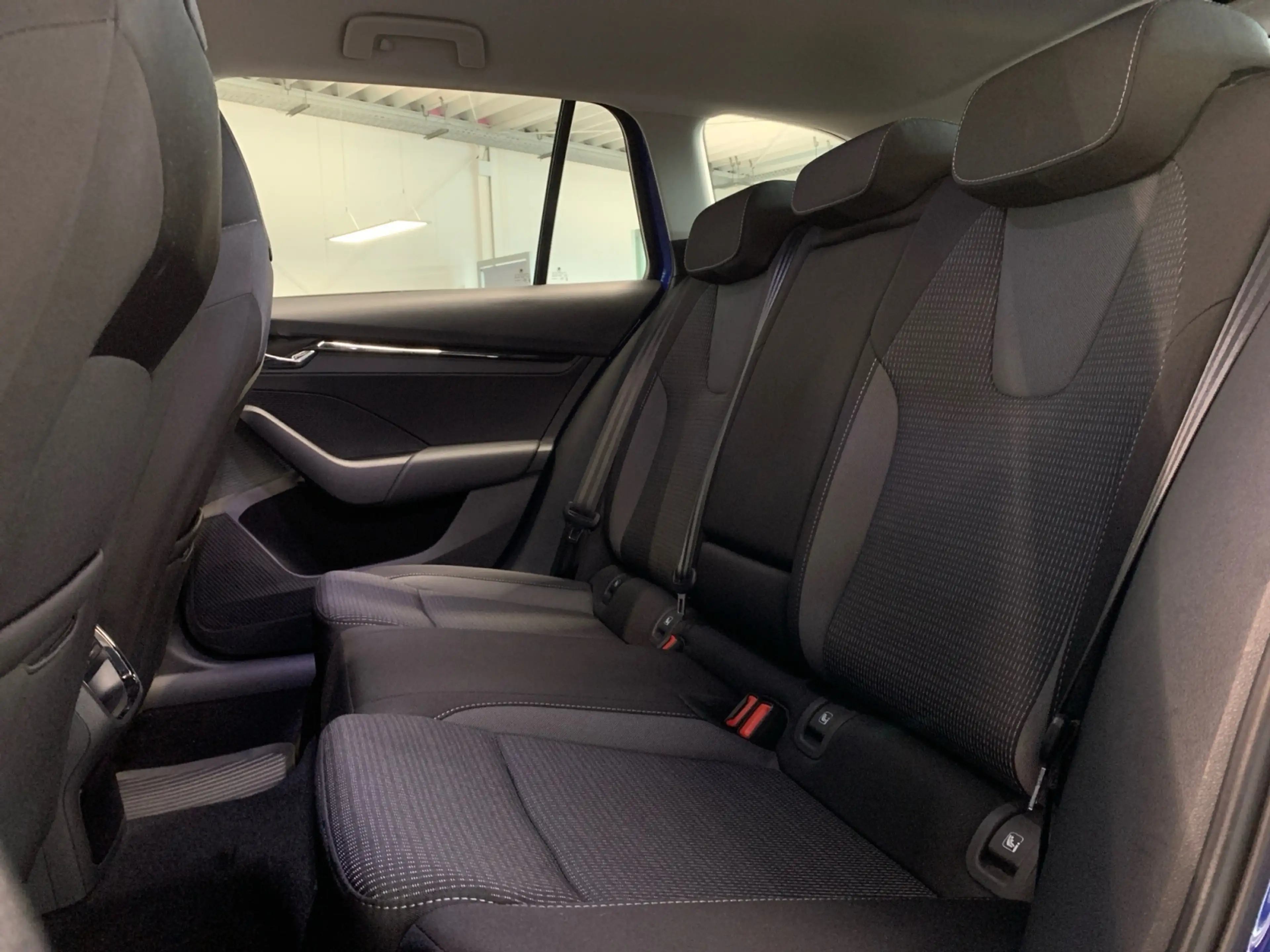 Skoda Octavia Combi Ambition 1.4 TSI iV NAVI APP ACC KESSY SHZ — photo 11