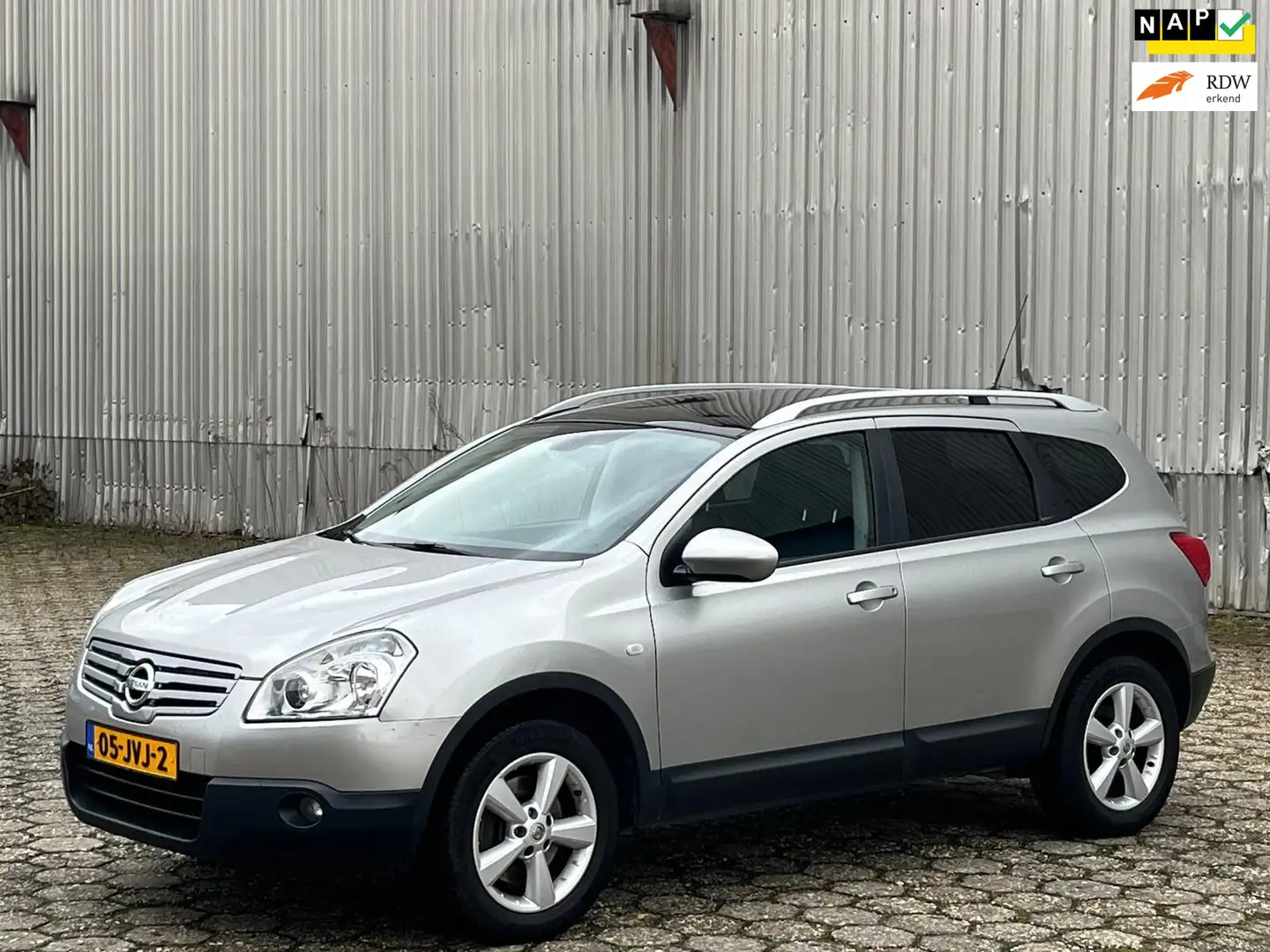 Nissan Qashqai+2 2.0 Optima 4WD Grau - 1