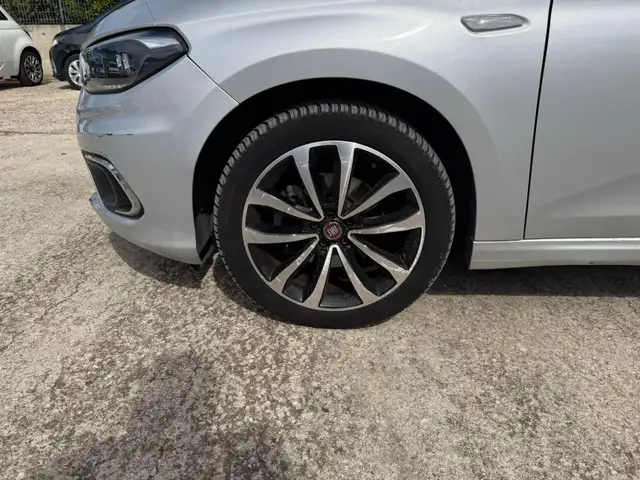 Fiat Tipo view 12