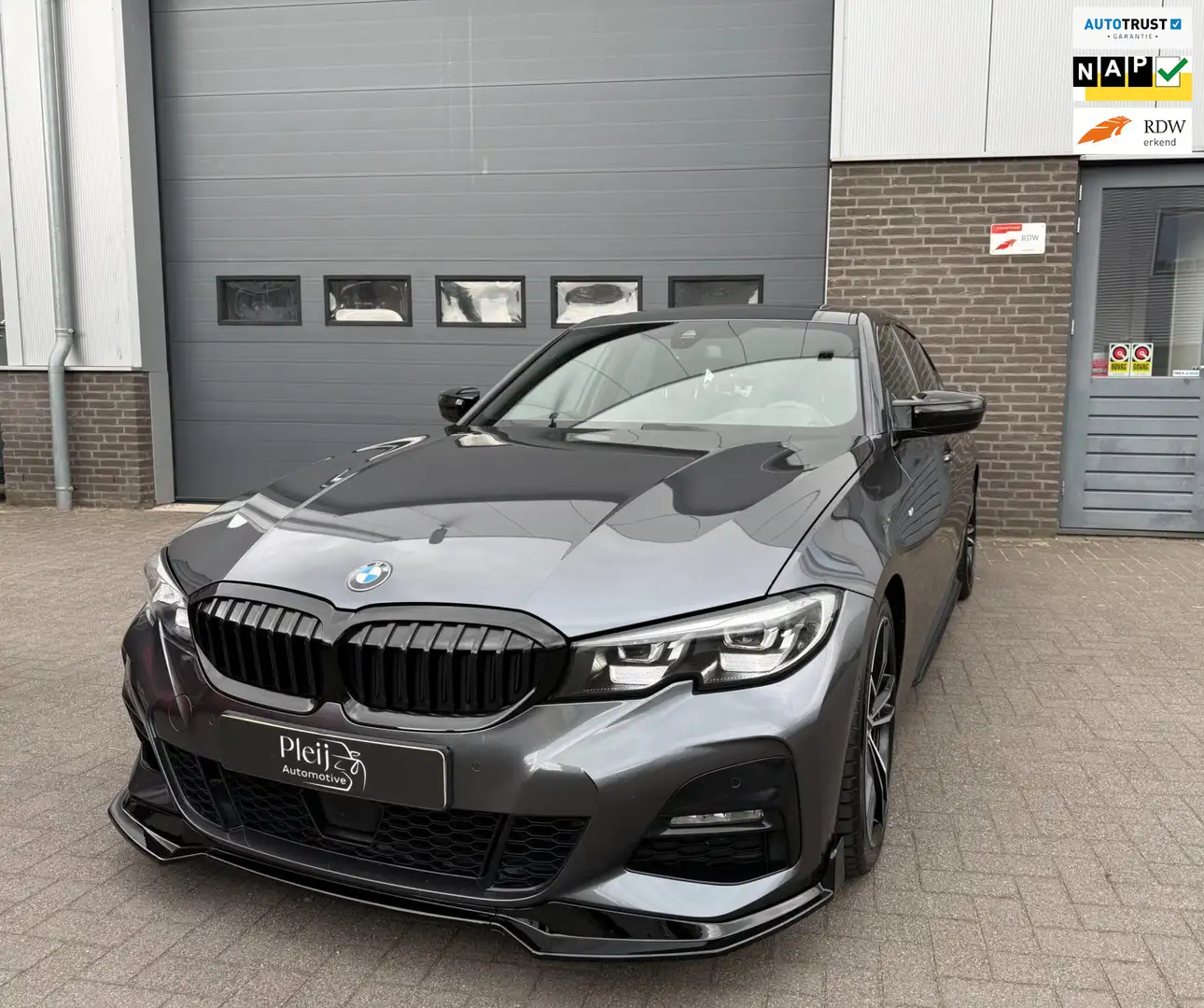 BMW 330 3-serie 330i Executive M-pakket|Pano|258 pk|HUD Grijs - 1