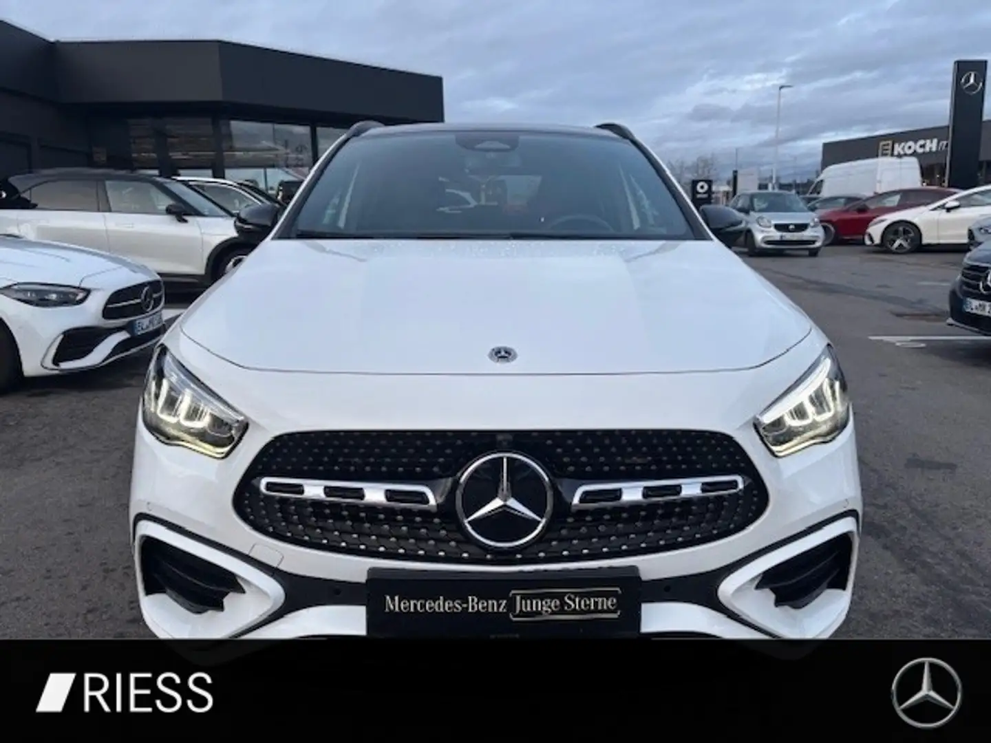 Mercedes-Benz GLA 200 d 4M AMG Sport Night Distr Pano AHK Ambi 360 Weiß - 2