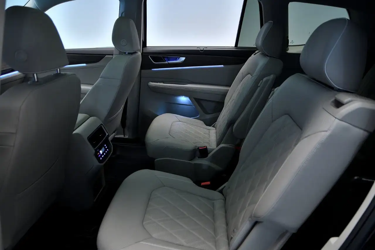 Volkswagen Atlas photo Volkswagen Atlas