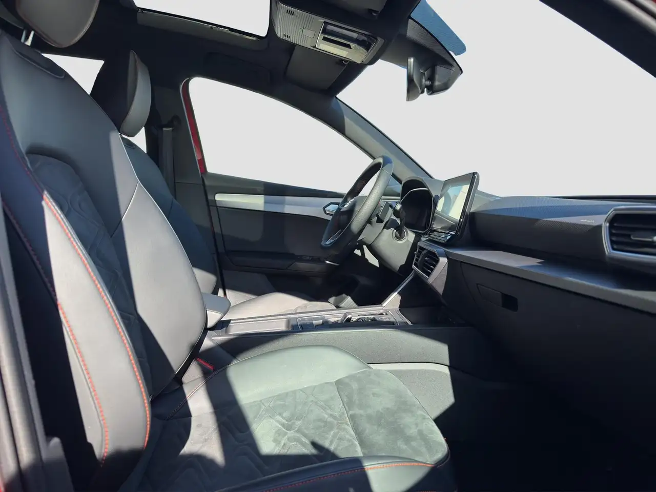 SEAT Leon 1.5 eTSI*NAVI*CARPLAY*BEATS*PANO*LED*WINTER, миниатюра 17