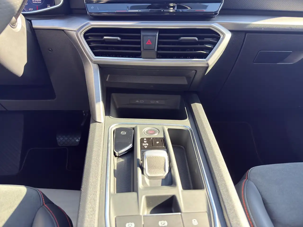 SEAT Leon 1.5 eTSI*NAVI*CARPLAY*BEATS*PANO*LED*WINTER, миниатюра 24