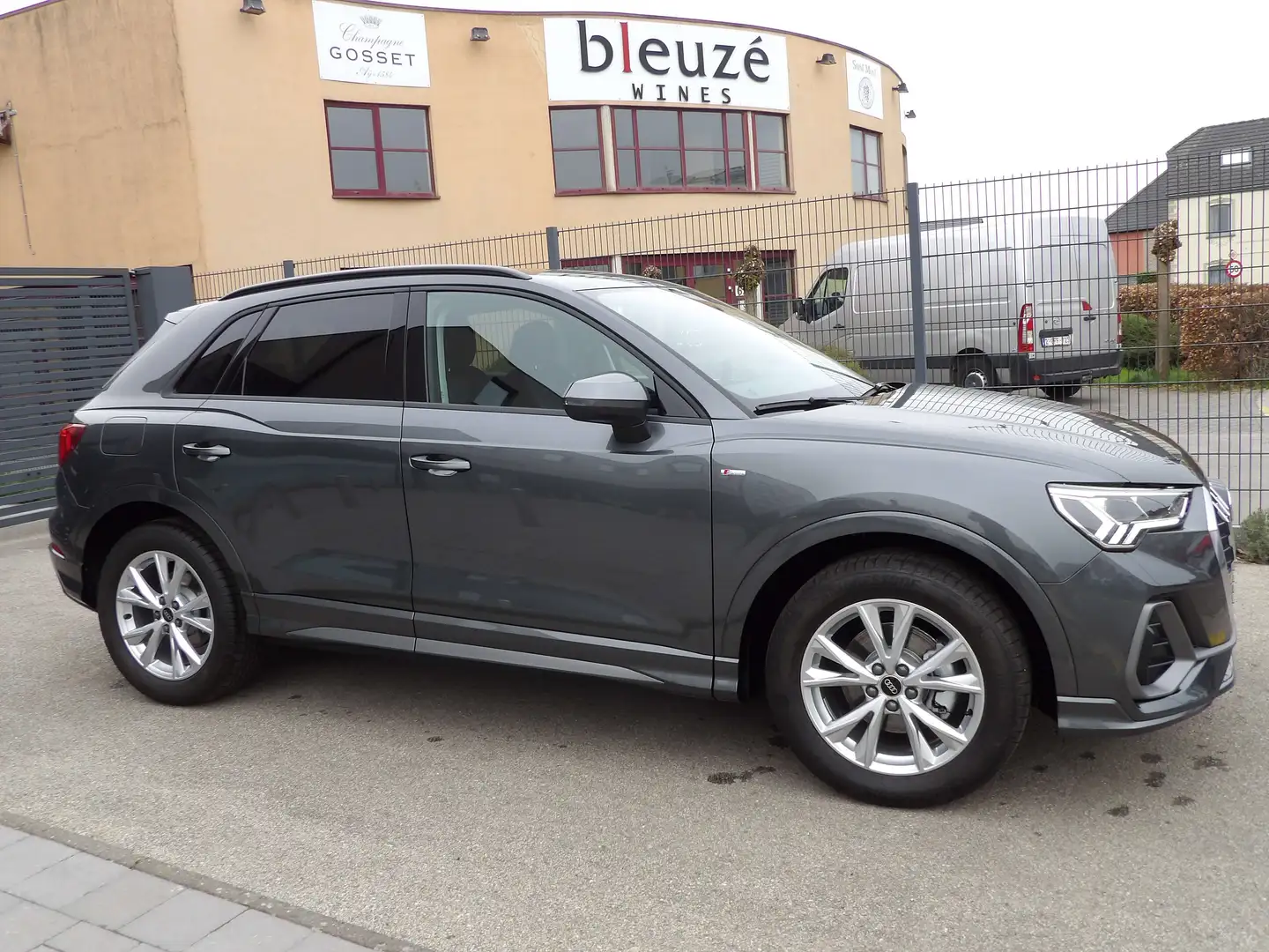 Audi Q3 Sportback 35 TFSI  S line tronic Gris - 2