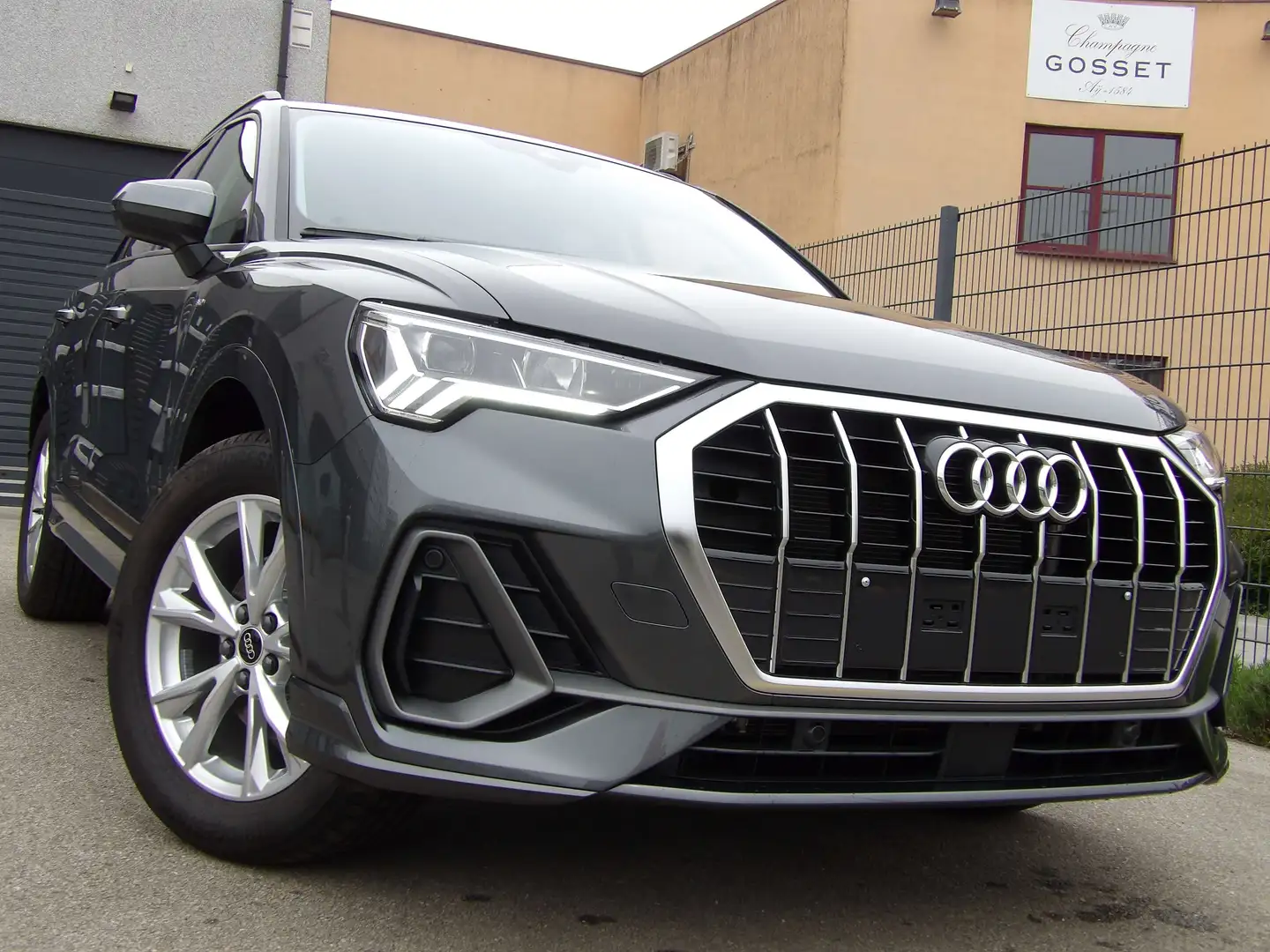 Audi Q3 Sportback 35 TFSI  S line tronic Gris - 1
