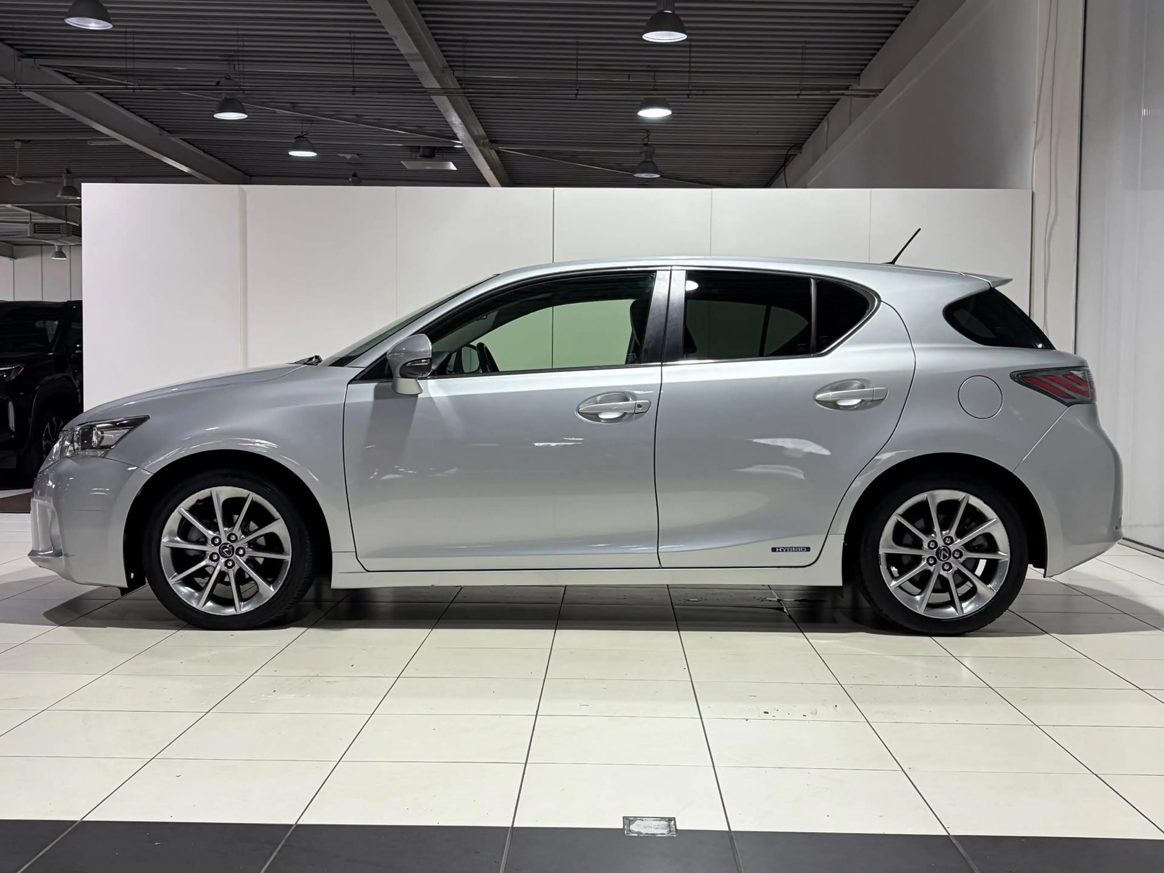 Lexus CT 200h Business Style Lederen bekleding, Navigatie, 17'' — photo 14