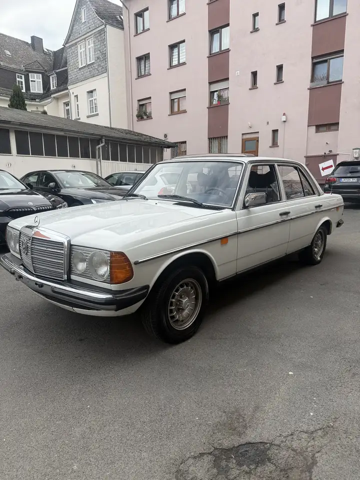 Mercedes-Benz 300 W123 300 D Mit Neuem tüv H-Zulassung Wertgutachten, foto 1