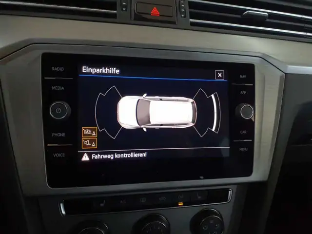 Volkswagen Passat view 9