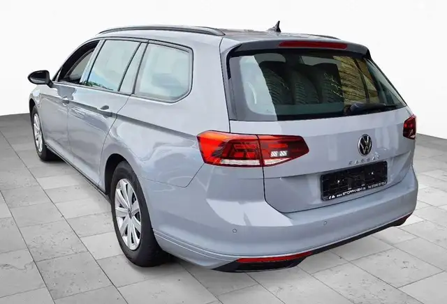 Volkswagen Passat view 4