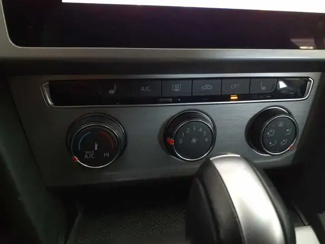 Volkswagen Passat view 12