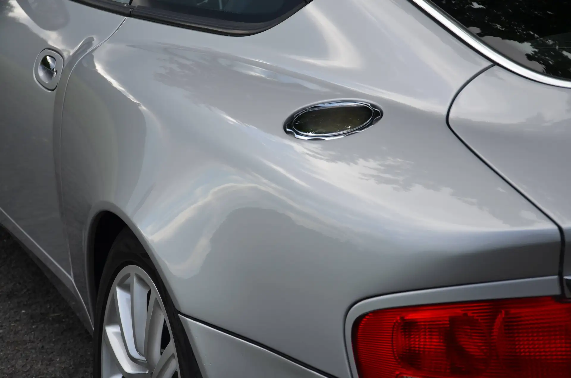 애스턴마틴 뱅퀴시 Coupe 2004 은색 사진 8
