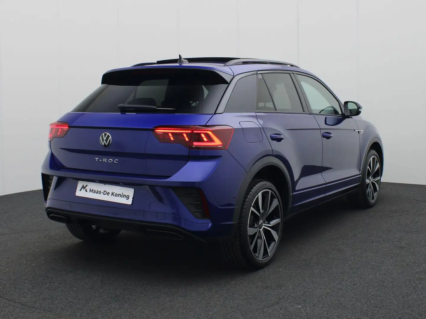 Volkswagen T-Roc 1.5TSI/150PK R Line Blackstyle DSG · Panoramadak · Blauw - 2
