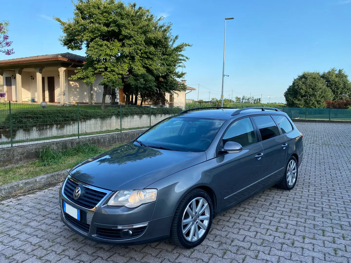 Volkswagen Passat 2.0TDI 140CV HighLine Ok Neopatentati Grigio - 1
