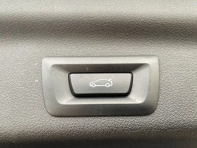 BMW Ix1 view 14