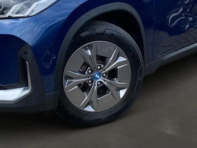 BMW Ix1 view 6